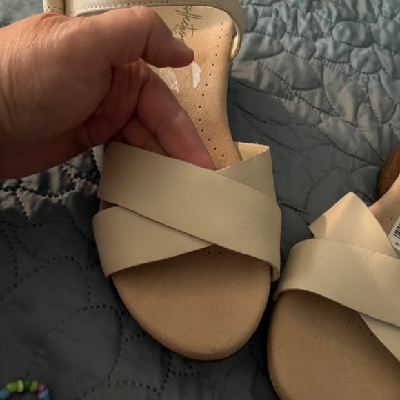 CLARKS Sandal - Picture 2 of 7